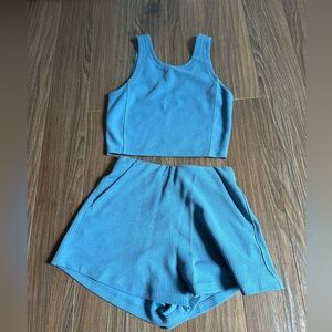 Lululemon matching ribbed soft streme set size two top and bottom